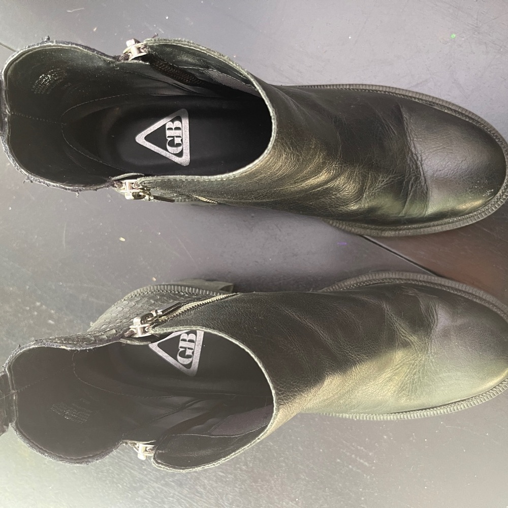 Size 9 Gianni Bini boots